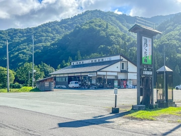 【山形県の人気日帰り温泉】「大井沢温泉 湯ったり館」は朝日連峰を望む源泉100%の施設。西山杉の香りでリラックス