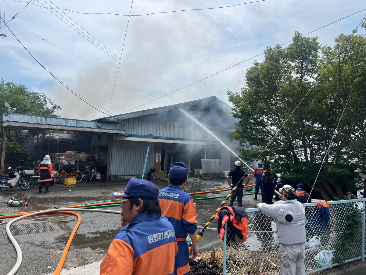 板野町の縫製工場で火事 けが人なし【徳島】