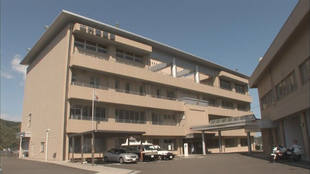 警察官にハサミを振りかざす 土佐清水市の73歳無職の男を公務執行妨害の疑いで現行犯逮捕【高知】(2026年8月9日掲載)|RKC NEWS NNN 共有