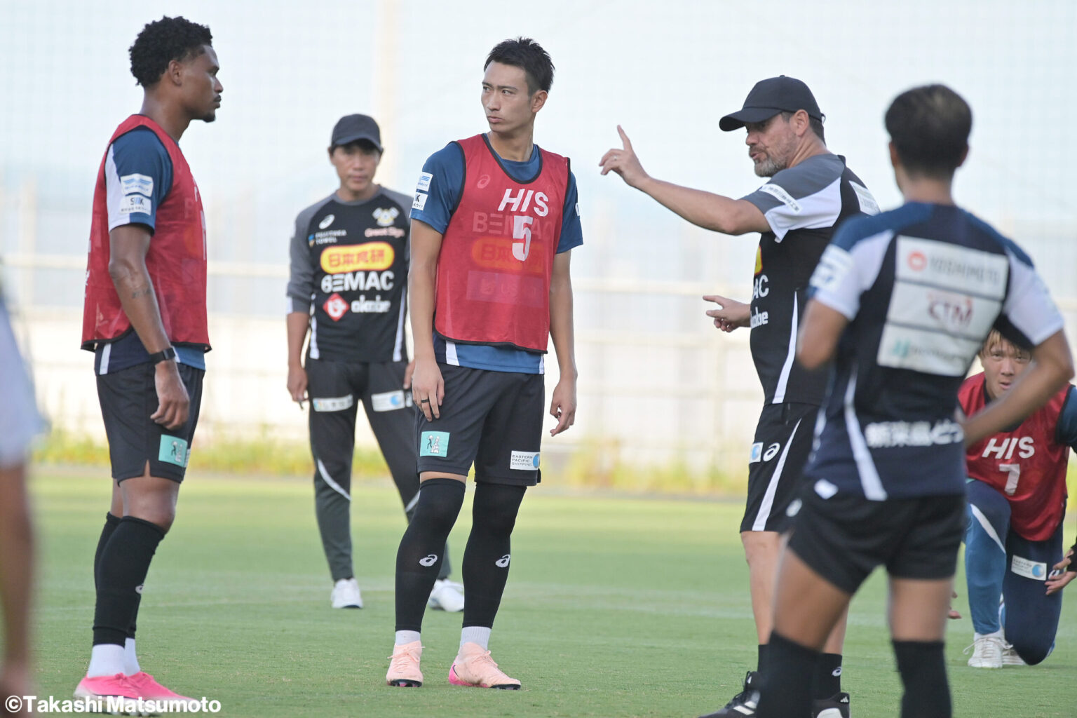 「スペイン化」に懸けるFC今治の大転換。安部裕葵、中井卓大、モウレロ監督が描く新たな未来 - footballista | フットボリスタ