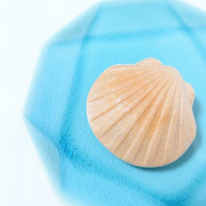 可愛らしい形と大きさですが、見た目以上の重量感！
