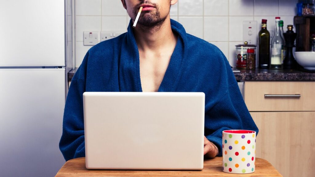 ｢ラブホ･バスローブ会見｣は職を失うほどの問題なのか…SNS炎上に屈して｢異例の重い処分｣を下した秋田県の罪 | PRESIDENT Online（プレジデントオンライン）
