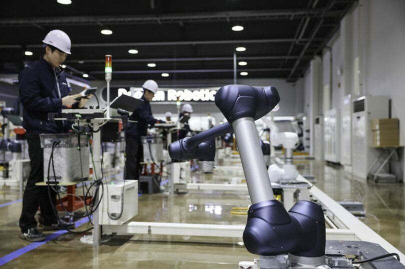 斗山ロボティクス水原工場の協働ロボット生産ライン(c)NEWSIS