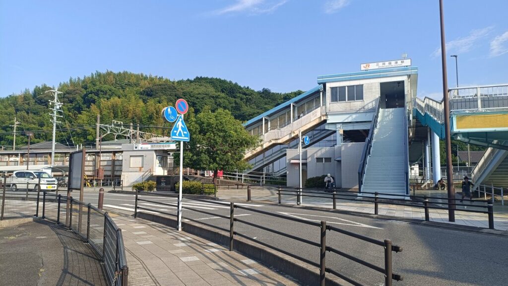 写真 | 愛知県で発見した「駅名が違う2つの無人駅」 駅舎がほぼ一体化する珍しい光景に鉄道ファンから反響続々 駅舎が一体化して見える2つの駅を取材 | LIMO 写真 | 愛知県で発見した「駅名が違う2つの無人駅」 駅舎がほぼ一体化する珍しい光景に鉄道ファンから反響続々 駅舎が一体化して見える2つの駅を取材 | LIMO