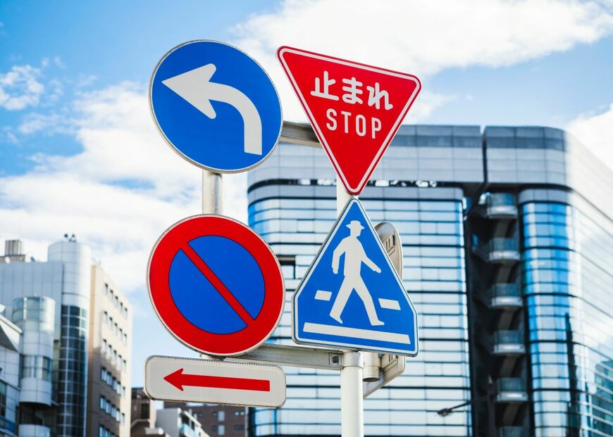 栃木の道の駅で「道路標識の展示会」に遭遇 ズラリと並んだ珍しい光景に注目集まる