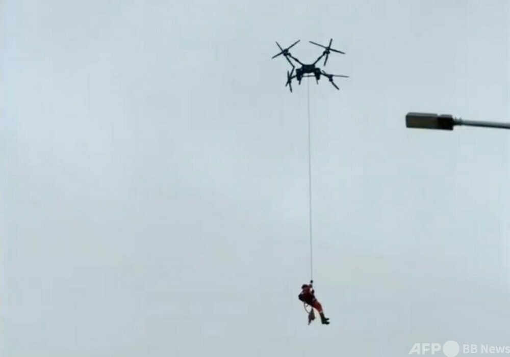 【三里河中国経済観察】ドローン救助が示した民生優先 写真1枚 国際ニュース:AFPBB News 【三里河中国経済観察】ドローン救助が示した民生優先 写真1枚 国際ニュース:AFPBB News