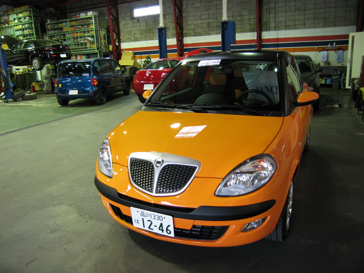 2006年4月28日、納車時の写真。現在とは別の場所にあったガレーヂ伊太利屋にて。
