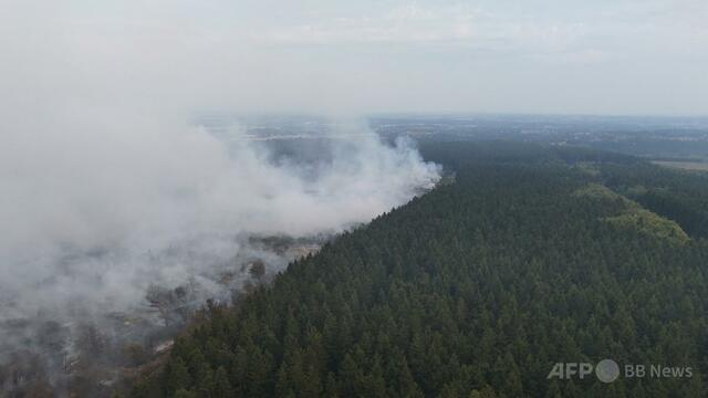 ベルギーで過去最悪規模の山火事、住民600人に避難指示 EUに支援要請