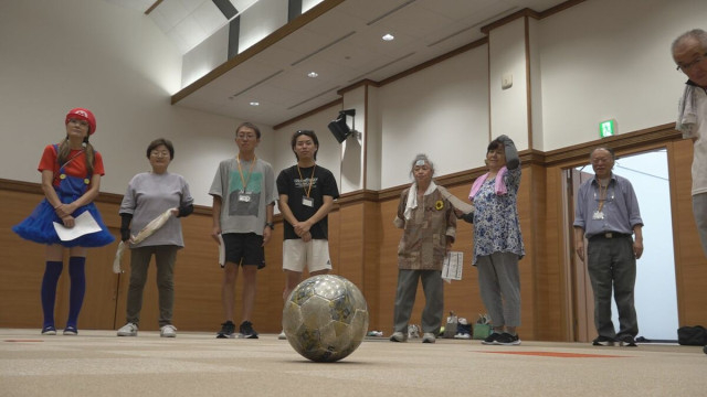 走らない・接触しない…!石川・能登町で“ウオーキングフットボール”開催 高齢者や大学生ボランティアの姿も