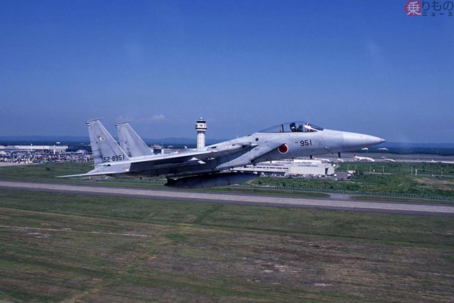 ロシア軍の「怪しいプロペラ機」が“2日連続”で日本に接近! 京都府沖まで飛行 空自機が撮影した画像が公開