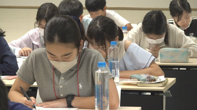 1日の勉強時間は10時間 進学塾による夏季勉強合宿スタート 山梨