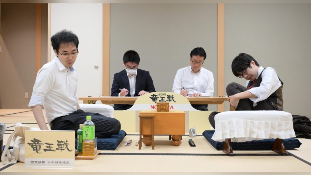 【竜王戦棋譜速報】服部慎一郎七段-柵木幹太五段・挑戦者決定三番勝負第2局…千日手指し直し局は終盤の入り口で柵木五段が攻め、服部七段が受ける棋風通りの展開 – 読売新聞 【竜王戦棋譜速報】服部慎一郎七段-柵木幹太五段・挑戦者決定三番勝負第2局…千日手指し直し局は終盤の入り口で柵木五段が攻め、服部七段が受ける棋風通りの展開 - 読売新聞
