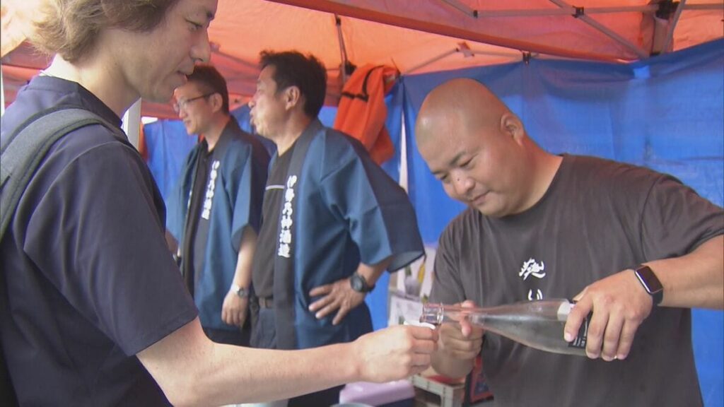 酒造会社など28社が参加 三重県の地酒を楽しむイベント 三重・伊勢市 – ライブドアニュース 酒造会社など28社が参加 三重県の地酒を楽しむイベント 三重・伊勢市 - ライブドアニュース