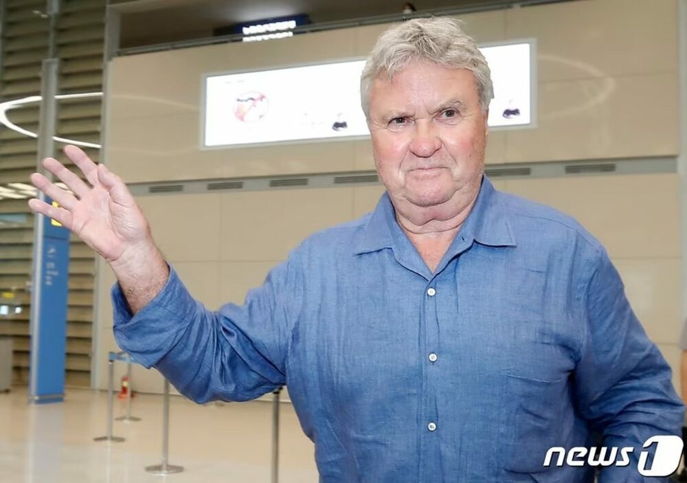 韓国サッカーのヒディンク元監督「審判のせいにするな」…日韓W杯イタリア戦の判定論争に苦言 写真枚 国際ニュース:AFPBB News 韓国サッカーのヒディンク元監督「審判のせいにするな」…日韓W杯イタリア戦の判定論争に苦言 写真枚 国際ニュース:AFPBB News