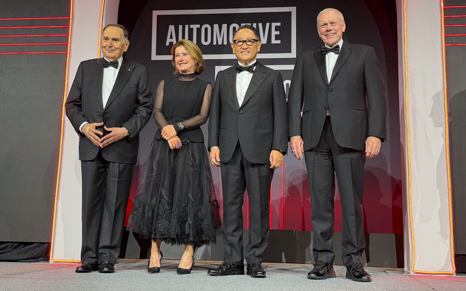 豊田章男会長、米国自動車殿堂式典であいさつ 2日前の試乗中のアクシデントによるケガを明かしつつ、自動車産業をリスペクト – Car Watch 豊田章男会長、米国自動車殿堂式典であいさつ 2日前の試乗中のアクシデントによるケガを明かしつつ、自動車産業をリスペクト - Car Watch
