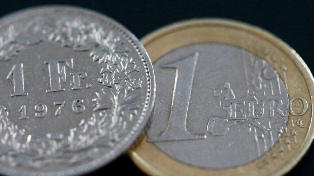 「安全通貨」スイスフランに転機、永世中立の変容が揺さぶる200年の金融国家モデル 【土田陽介のユーラシアモニター】対ロ制裁とEU接近で変わるスイス、200年かけて築いた逃避通貨への信認はどうなる(1/4) | JBpress (ジェイビープレス) 「安全通貨」スイスフランに転機、永世中立の変容が揺さぶる200年の金融国家モデル 【土田陽介のユーラシアモニター】対ロ制裁とEU接近で変わるスイス、200年かけて築いた逃避通貨への信認はどうなる(1/4) | JBpress (ジェイビープレス)