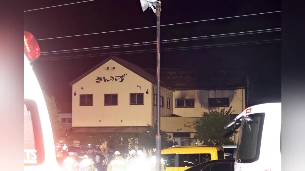 「人が刺された。ガソリンをまいている」とケーキ店から110番、焼け跡から2遺体・3人搬送…岐阜・本巣市 – 読売新聞 「人が刺された。ガソリンをまいている」とケーキ店から110番、焼け跡から2遺体・3人搬送…岐阜・本巣市 - 読売新聞