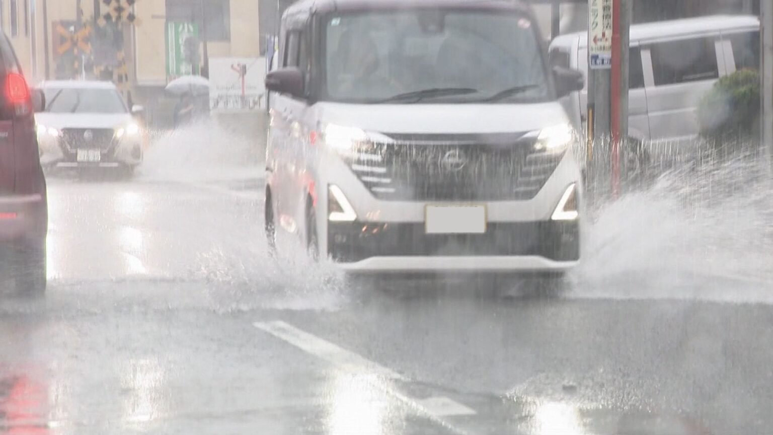 1時間に77ミリの非常に激しい雨も…東海3県で非常に激しい雨 三重県四日市市と鈴鹿市にレベル4土砂災害危険警報(東海テレビ) – Yahoo!ニュース 1時間に77ミリの非常に激しい雨も…東海3県で非常に激しい雨 三重県四日市市と鈴鹿市にレベル4土砂災害危険警報(東海テレビ) - Yahoo!ニュース