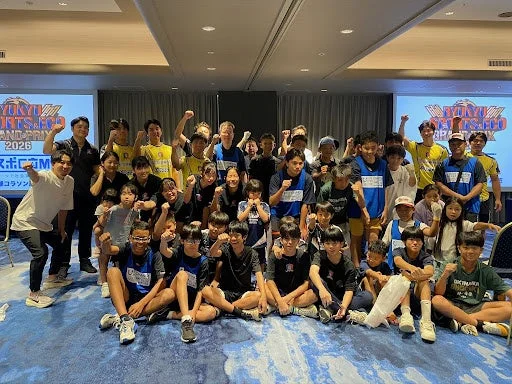 那覇STAGEで参加者が室内に集まった集合写真