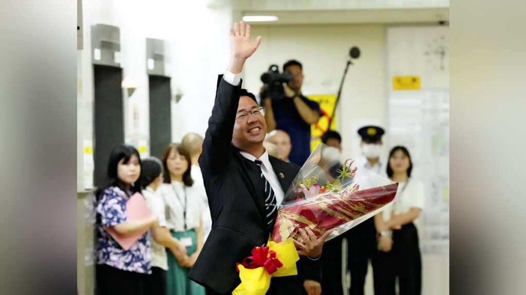 沖縄の本土復帰以降生まれで初の知事、42歳古謝玄太氏が初登庁「大きな責任を改めて痛感」 – 読売新聞 沖縄の本土復帰以降生まれで初の知事、42歳古謝玄太氏が初登庁「大きな責任を改めて痛感」 - 読売新聞