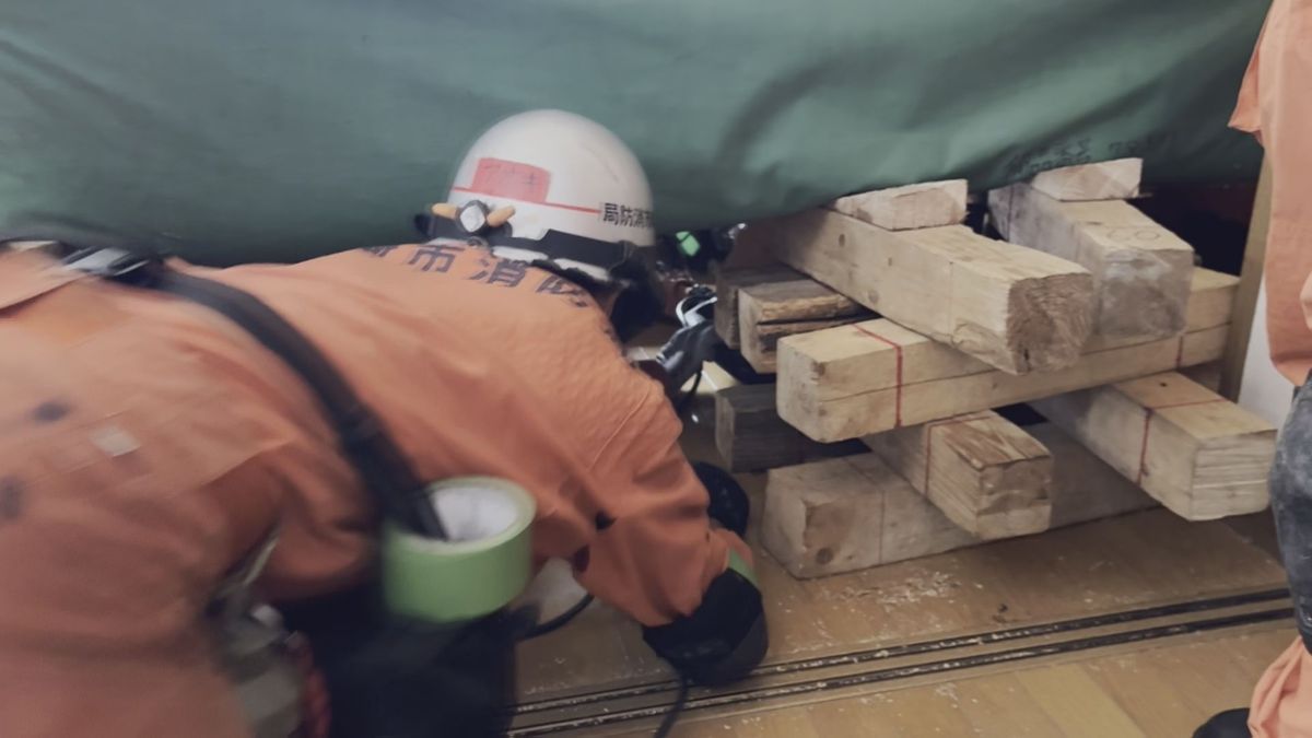 解体予定の建物活用でより実践的に「大規模災害の現場を想定した捜索救助の訓練」長崎市消防局が実施《長崎》