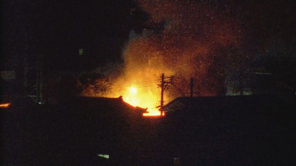 住宅密集地で火事 3人搬送 山形県酒田市(2026年9月24日掲載)|YBC NEWS NNN 共有