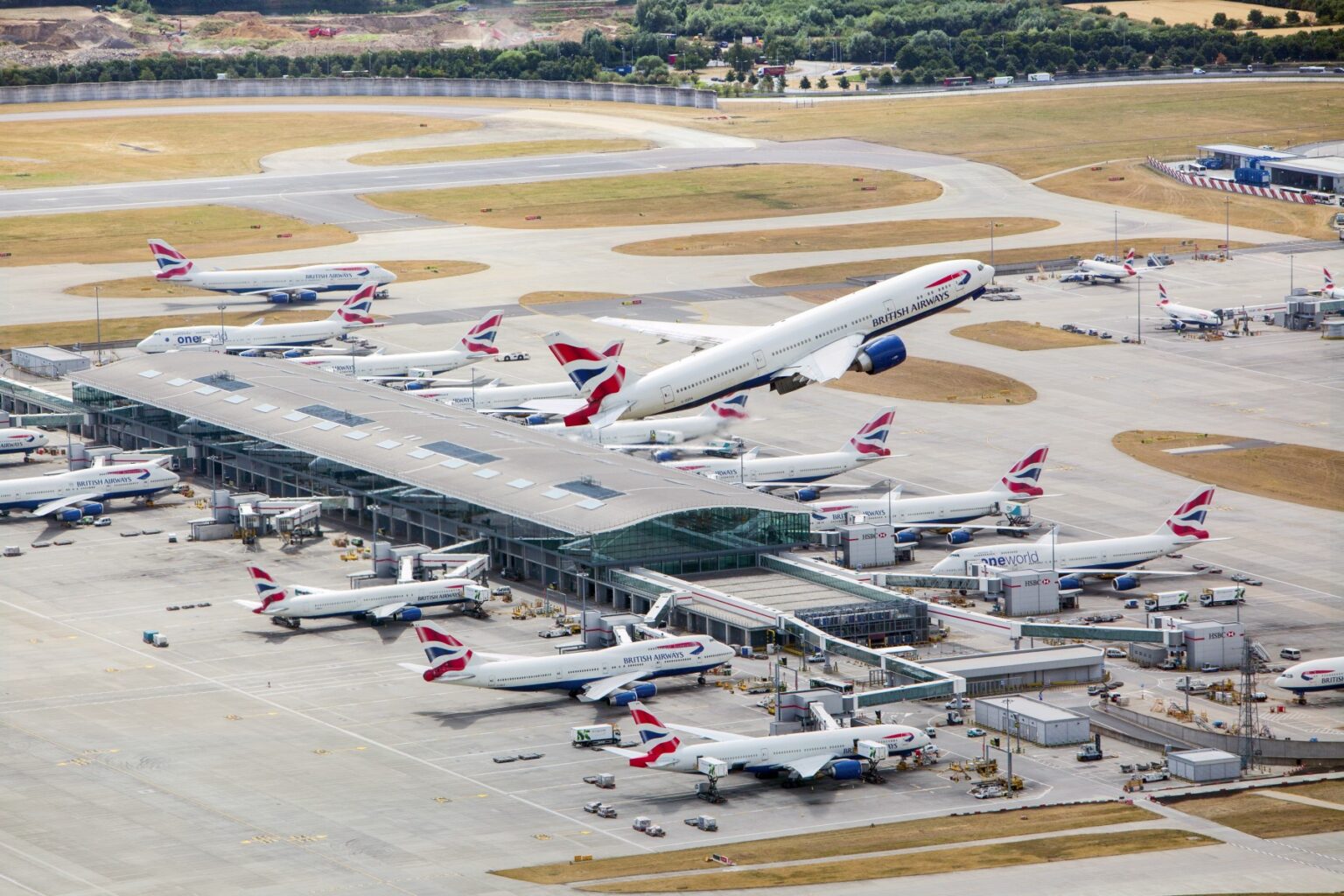 イギリスの航空管制システムで大規模障害、ロンドン周辺空域への進入制限を実施 数百便が欠航し正常化には数日を要する見込み | sky-budget スカイバジェット イギリスの航空管制システムで大規模障害、ロンドン周辺空域への進入制限を実施 数百便が欠航し正常化には数日を要する見込み | sky-budget スカイバジェット