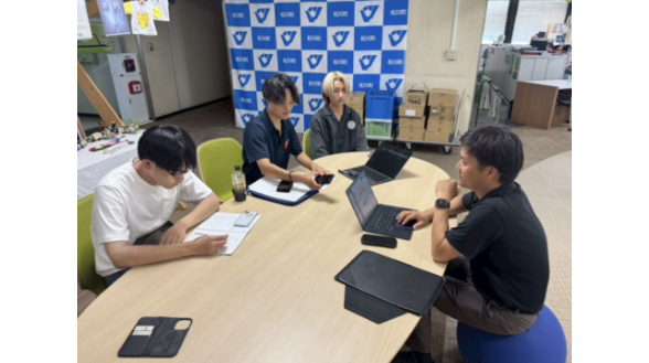 長野県立大学の学生プロジェクトで制作した「長野県ギター」が完成、10月3・4日の「信州ギター祭り」で初披露 ― 県内10広域の木材を活用 | 長野県立大学 長野県立大学