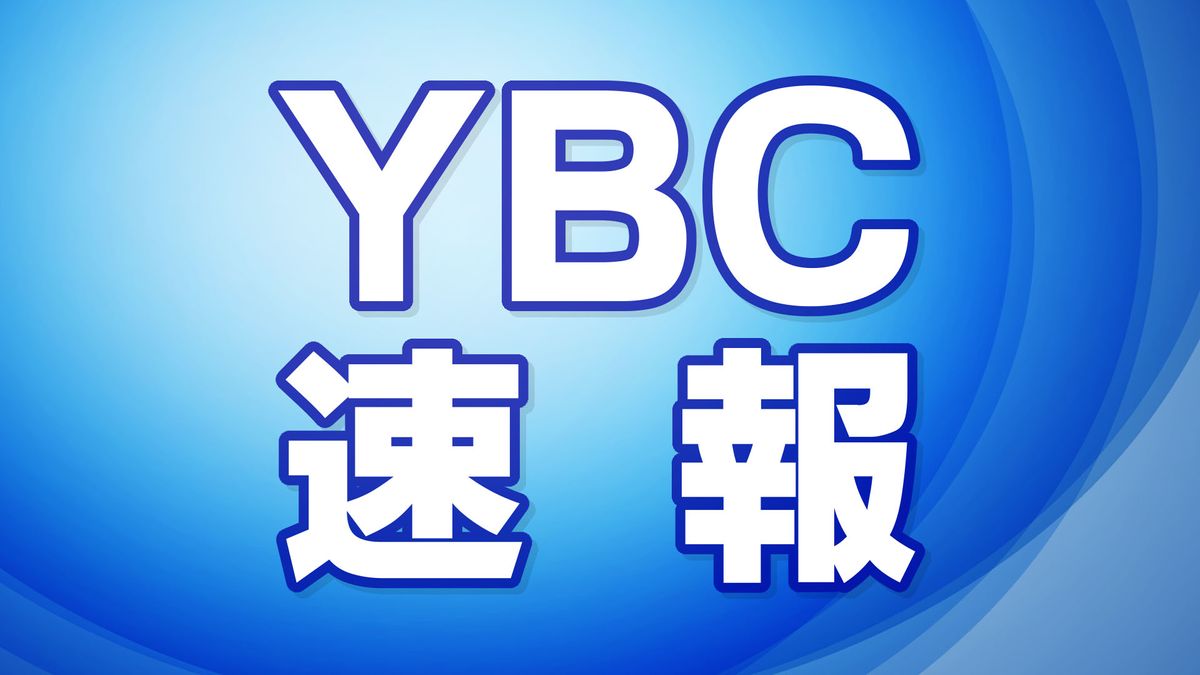 小学校の屋内運動場の窓ガラスが割られる　何者かが石を投げつけたか　けが人なし　山形県酒田市