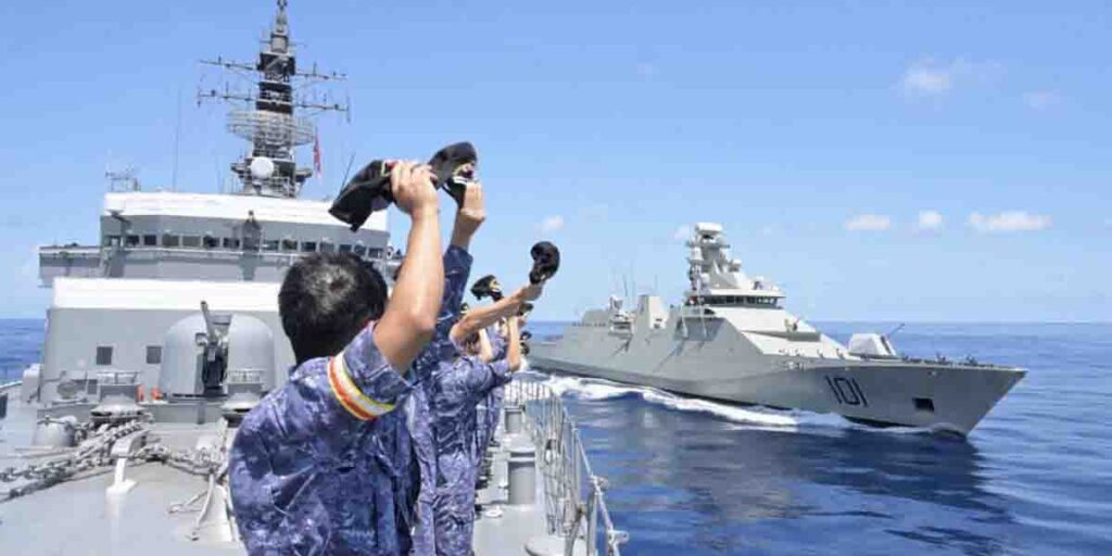 練習艦「かしま」、「やまぎり」、メキシコ・マンサニージョ沖でメキシコ海軍フリゲート「ベニート・フアレス」と親善訓練 | フネコ – Funeco 練習艦「かしま」、「やまぎり」、メキシコ・マンサニージョ沖でメキシコ海軍フリゲート「ベニート・フアレス」と親善訓練 | フネコ - Funeco