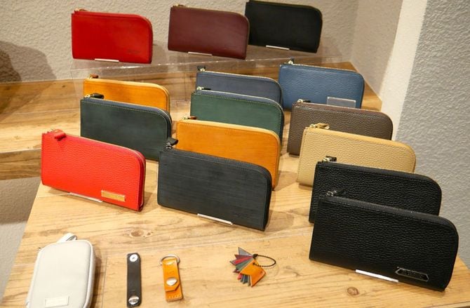 安定して売れている看板商品は、一万円札がぴったり収まる長財布「ricchyL(リッチーL)」だという