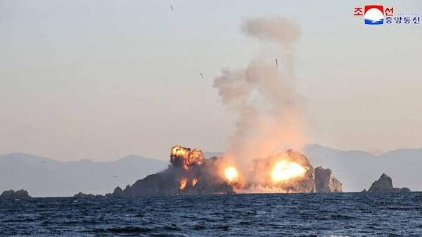 朝鮮人民軍が弾道ミサイルなど襲撃訓練を実施 北朝鮮メディア 12日の日本海に向けた短距離ミサイル発射も一部か – FNNプライムオンライン 朝鮮人民軍が弾道ミサイルなど襲撃訓練を実施 北朝鮮メディア 12日の日本海に向けた短距離ミサイル発射も一部か - FNNプライムオンライン