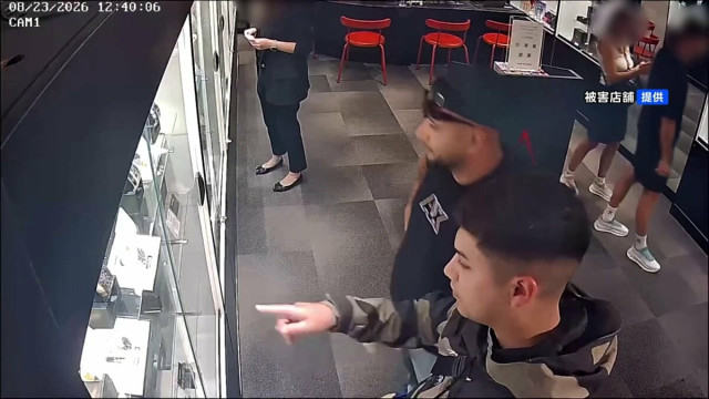 犯行直前に上下黒や灰色の服装に着替えたか チリ国籍の男2人逮捕「中野ブロードウェイ」高級腕時計2億円相当窃盗 防犯カメラにはわずか6秒の犯行が 警視庁