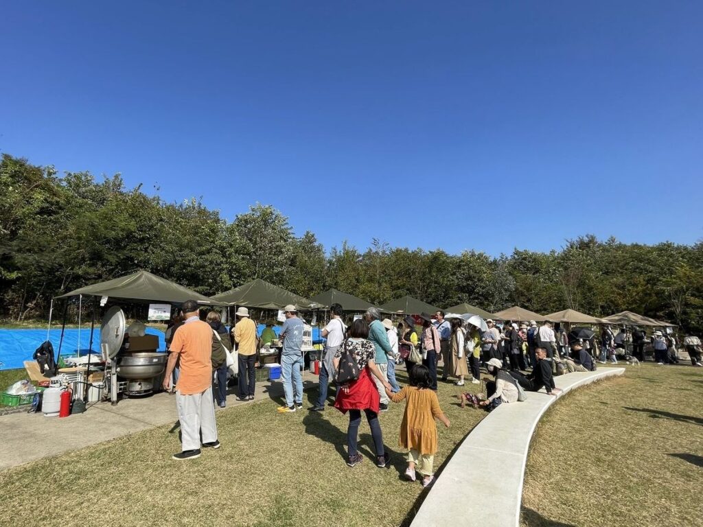 芋煮やダリアの切り花で山形県川西町の魅力を紹介!町田薬師池公園四季彩の杜 山形かわにしの暮らし展 – ライブドアニュース 芋煮やダリアの切り花で山形県川西町の魅力を紹介!町田薬師池公園四季彩の杜 山形かわにしの暮らし展 - ライブドアニュース