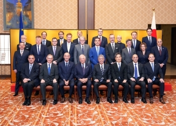 日・EU安全保障・防衛パートナーシップ関係者の集合写真