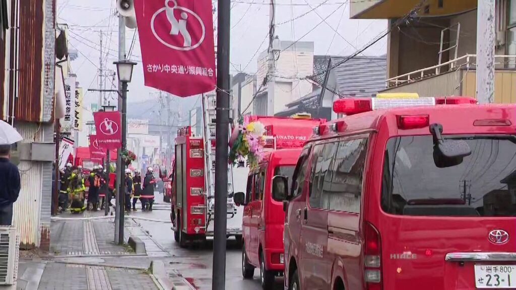 住宅など少なくとも6棟焼く火事 火元の住宅に住む60代男性がやけど 岩手・大船渡市(2026年10月25日掲載)|TVI NEWS NNN 共有