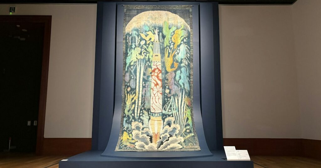 特別展「生誕140年記念 染織家 山鹿清華─宙翔ぶイマジネーション」(京都市京セラ美術館)開幕レポート。染織芸術のパイオニアの足跡を辿る|美術手帖 特別展「生誕140年記念 染織家 山鹿清華─宙翔ぶイマジネーション」(京都市京セラ美術館)開幕レポート。染織芸術のパイオニアの足跡を辿る|美術手帖
