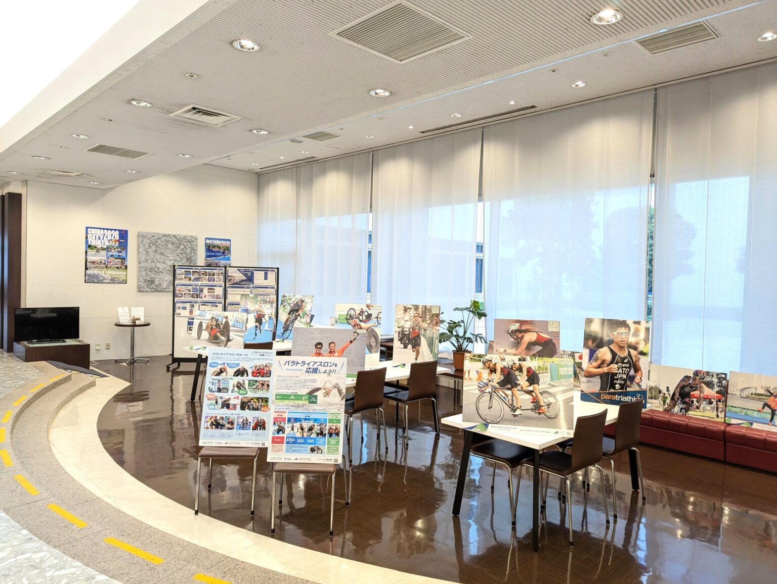 【セミナーハウス クロス・ウェーブ幕張】「2026 World Triathlon Para Cup Chiba」開催記念展示11月8日(日)まで、館内にて大会の魅力を発信 【セミナーハウス クロス・ウェーブ幕張】「2026 World Triathlon Para Cup Chiba」開催記念展示11月8日(日)まで、館内にて大会の魅力を発信