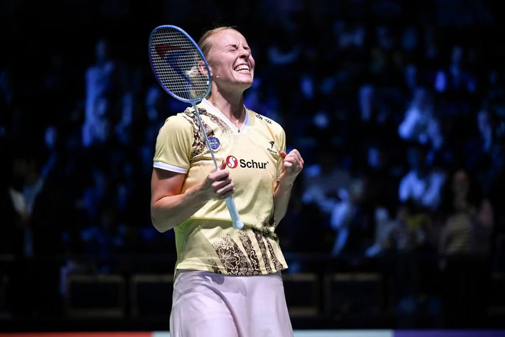 トゥイ・リンを破った選手が、権威あるヨーロッパのバドミントン大会で優勝した。写真1。