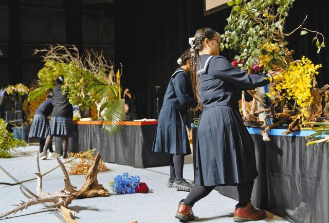 所作や美しさ 花生けバトル 10高校、あす水戸で県大会(東京新聞)|dメニューニュース(NTTドコモ) 所作や美しさ 花生けバトル 10高校、あす水戸で県大会