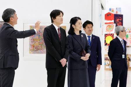 秋篠宮ご夫妻、青森訪問 障害者アート展を見学 | 全国のニュース | 福井新聞ONLINE 秋篠宮ご夫妻、青森訪問 障害者アート展を見学 | 全国のニュース | 福井新聞ONLINE