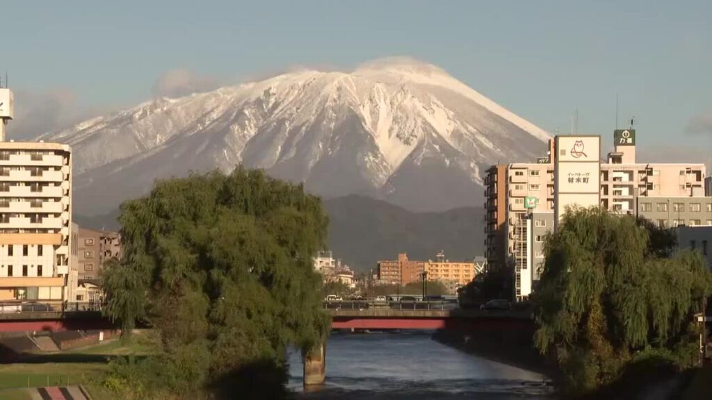 29日朝は県南部・海沿いで今季一番の冷え込みに 雪化粧した岩手山もくっきりと 岩手(2026年10月29日掲載)|TVI NEWS NNN 共有