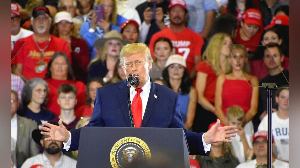 逆風のトランプ氏、「レッド・ステート」から遊説開始…中間選挙の局面打開へ先頭に立つ – 読売新聞 逆風のトランプ氏、「レッド・ステート」から遊説開始…中間選挙の局面打開へ先頭に立つ - 読売新聞
