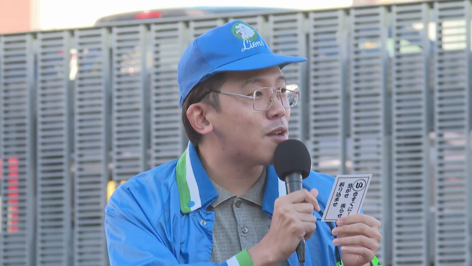 特殊詐欺の被害防止へ お笑いタレントあとむさんがおじさんキャラ「トシオ」で防犯かるた読み上げ 軽妙なトークで手口解説 北海道旭川市(HBCニュース北海道) – Yahoo!ニュース HBCニュース北海道