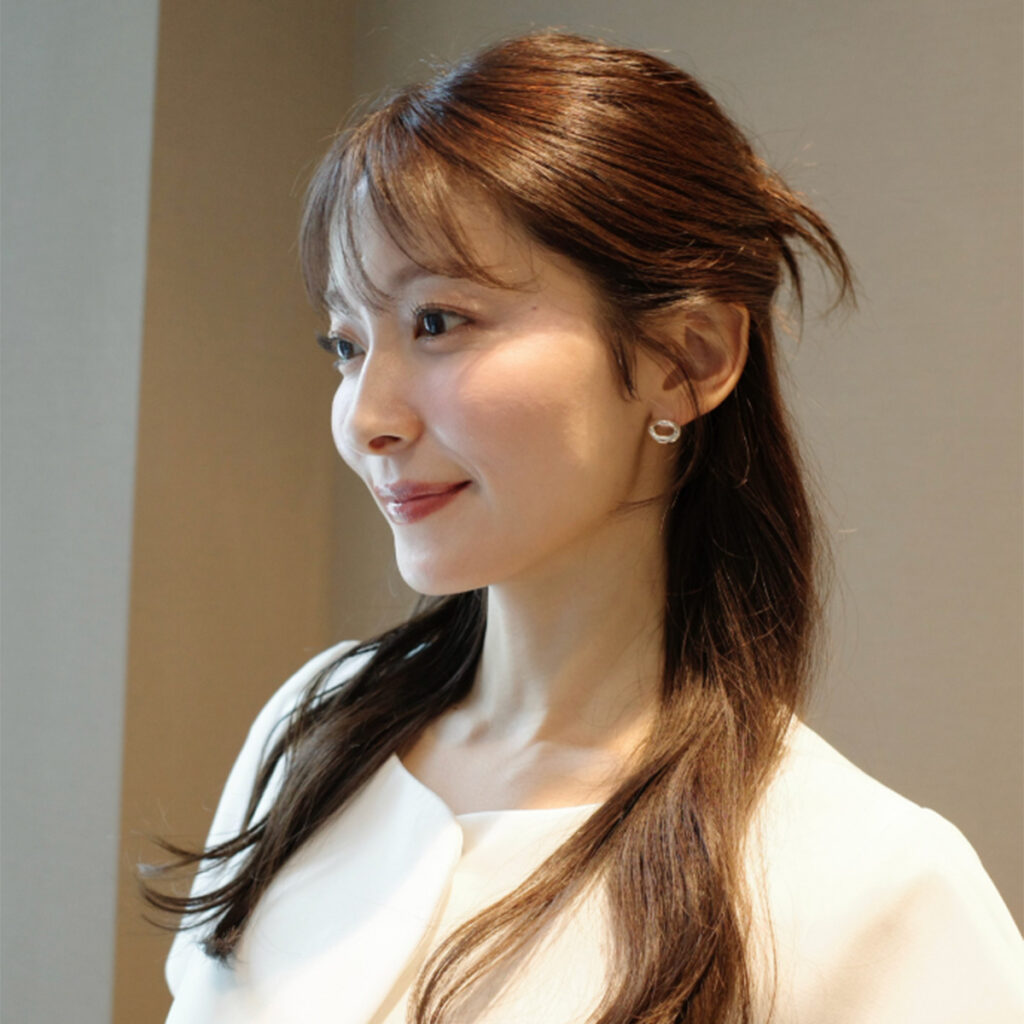 「何かが壊れたのか」の声も…32歳元TBS女性アナ 局退社→“赤ベンツ王子”と離婚→“ハイレグ”写真集発売の迷走(女性自身) – Yahoo!ニュース 女性自身