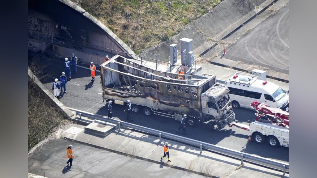 新名神６人死亡事故で拘禁刑７年、遺族「ながらスマホも危険運転に」「納得できない」…法改正による厳罰化求める - 読売新聞