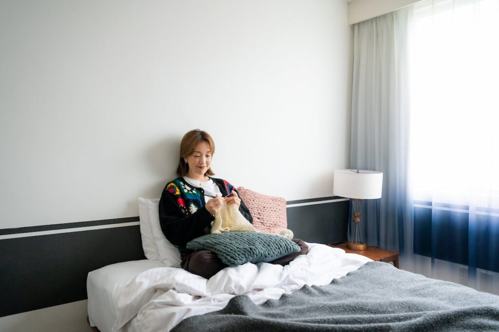 編むために、泊まる。ライフスタイルホテル『HOTEL GRAPHY 根津』が、ひとり時間に編み物に没頭できる宿泊プラン「おひとり編みごもりプラン」を10月1日より販売開始 | 株式会社 グローバルエージェンツのプレスリリース 編むために、泊まる。ライフスタイルホテル『HOTEL GRAPHY 根津』が、ひとり時間に編み物に没頭できる宿泊プラン「おひとり編みごもりプラン」を10月1日より販売開始 | 株式会社 グローバルエージェンツのプレスリリース