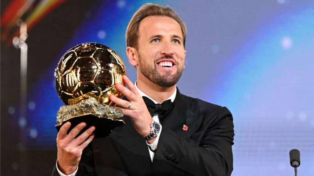 イングランド代表FWケインのバロンドール受賞にスペイン紙が疑問 W杯王者から受賞者出ず「W杯が決め手になるべきだった」 | フットボールチャンネル 男子バロンドール2026