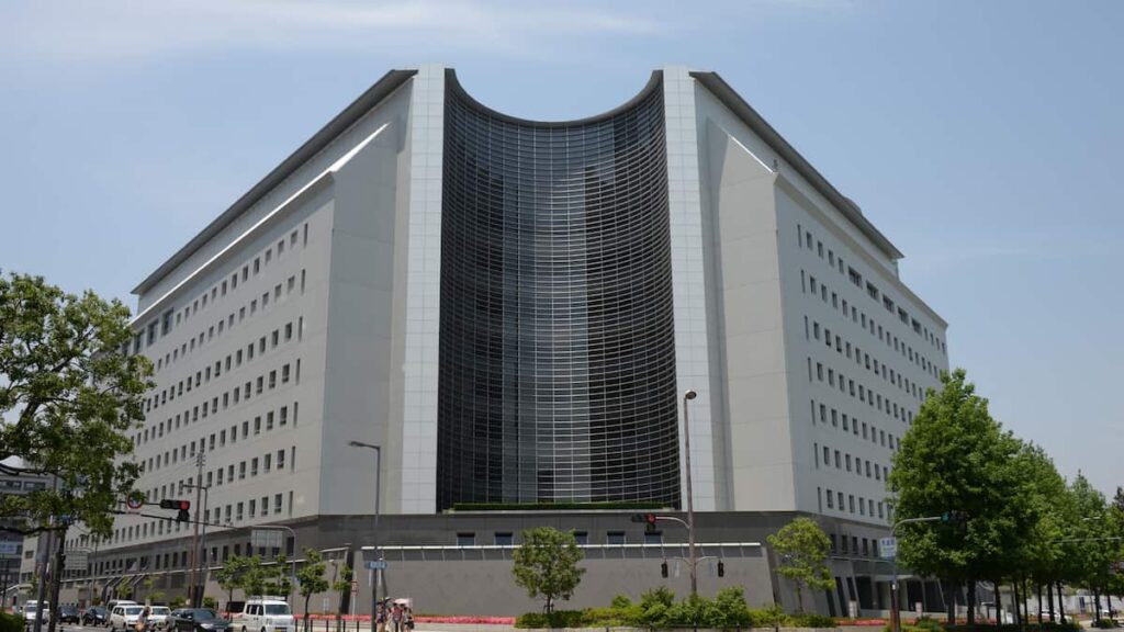 男性を道頓堀川に投げ込む、殺人未遂容疑で高校生ら5人逮捕 被害者は低体温症で入院 - 産経ニュース