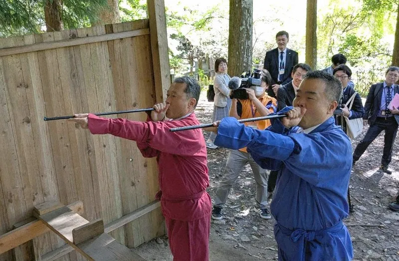 忍者姿の滋賀、三重両知事 「修行の地」で意見交換、連携に意欲 | au Webポータル au Webポータル
